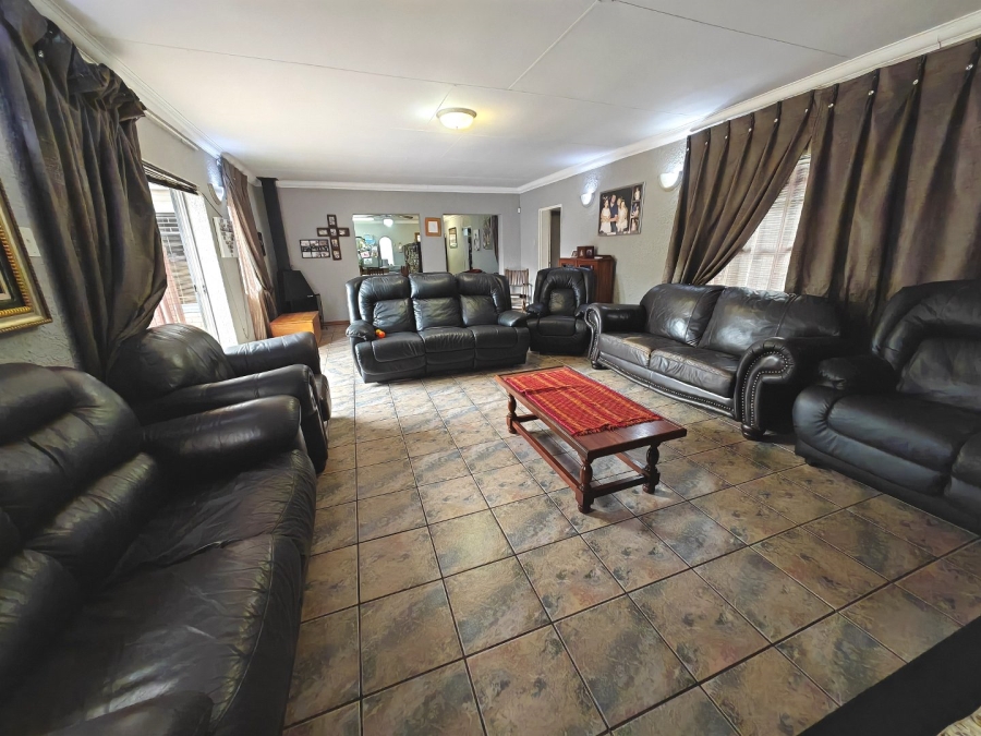  Bedroom Property for Sale in Pellissier Free State